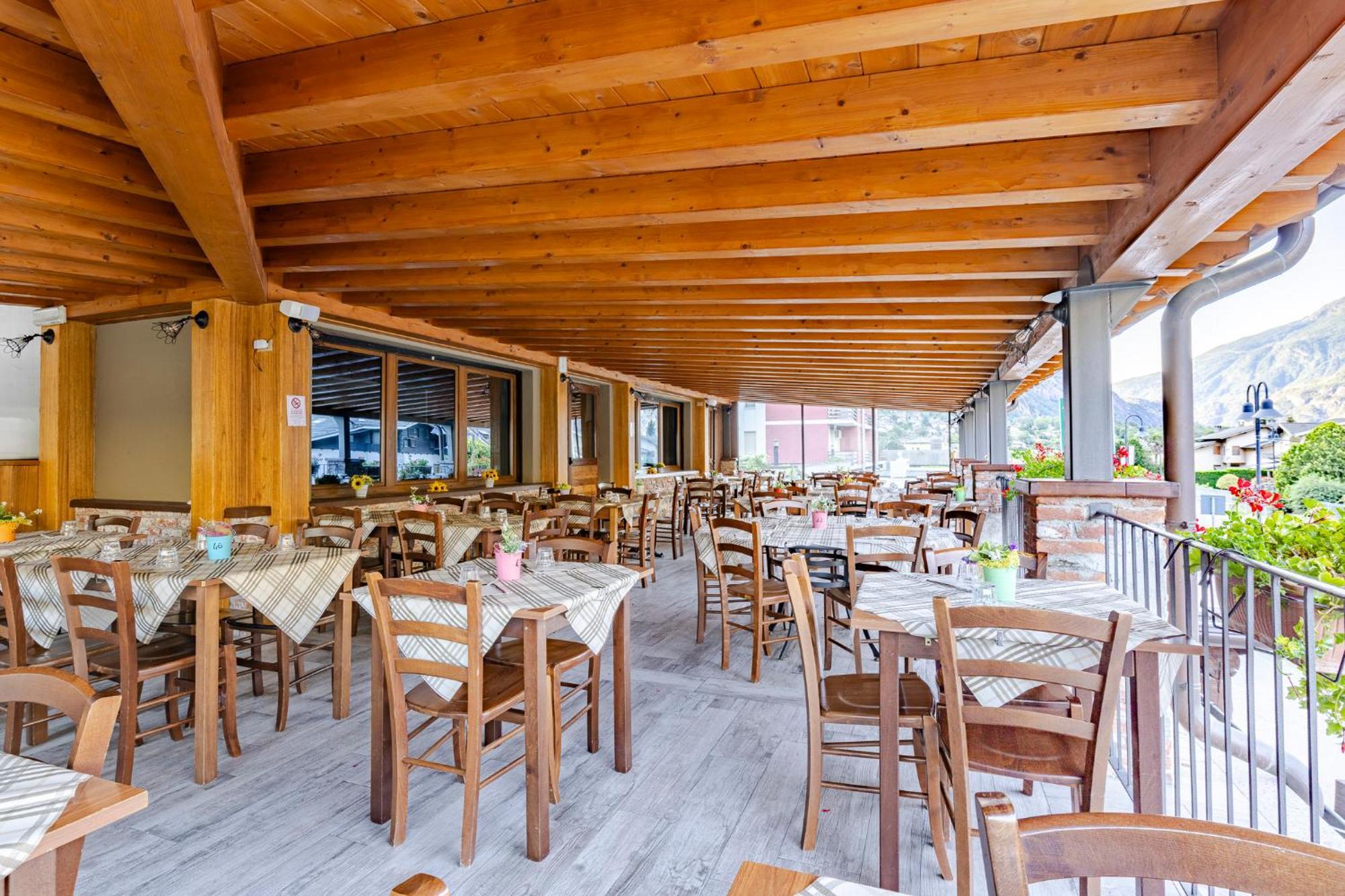 Hotel&Restaurant Armanac De Toubie Arnad Bagian luar foto