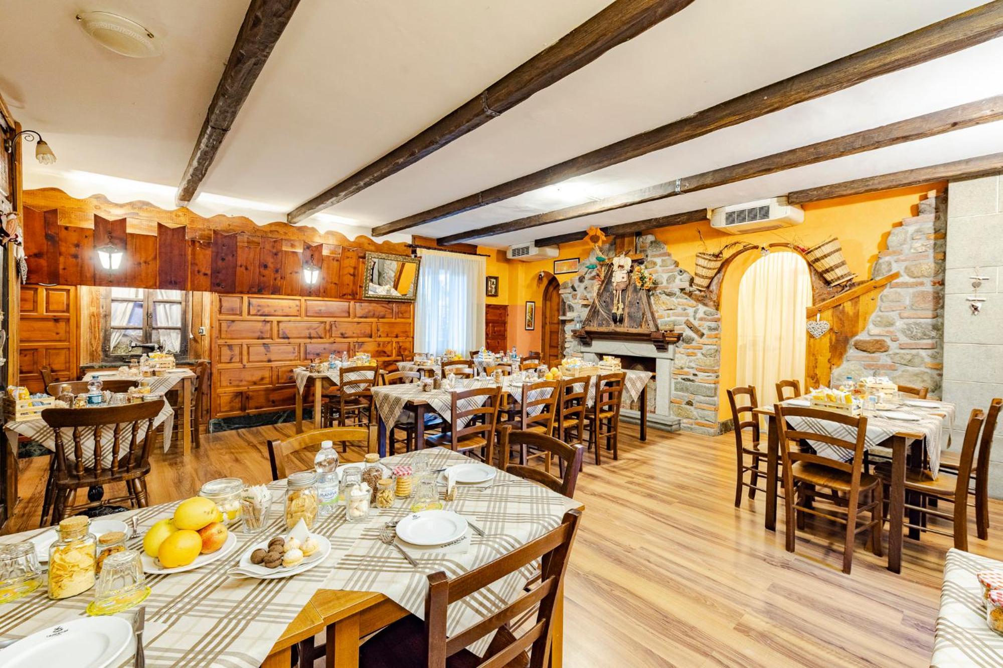 Hotel&Restaurant Armanac De Toubie Arnad Bagian luar foto