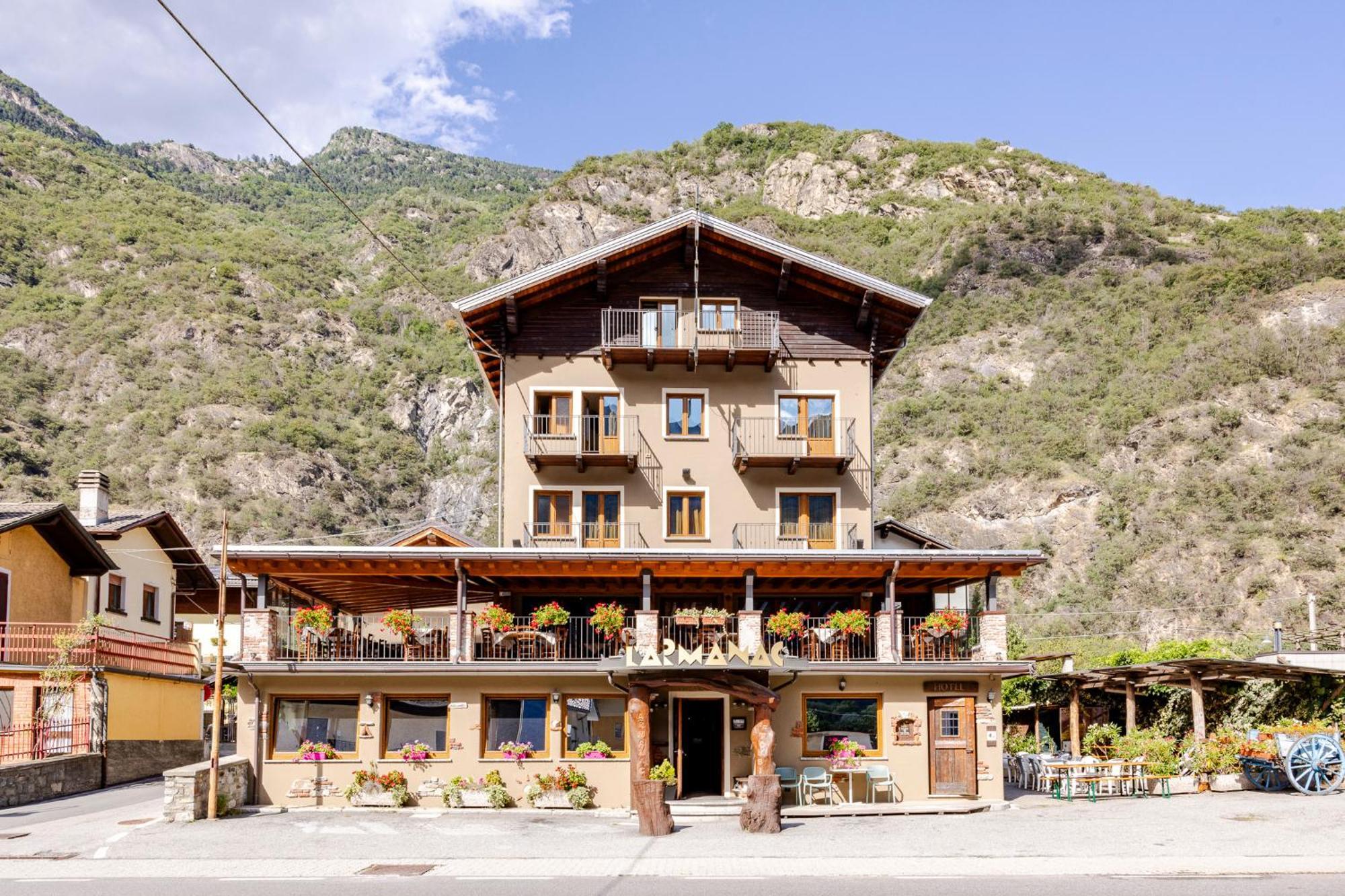 Hotel&Restaurant Armanac De Toubie Arnad Bagian luar foto