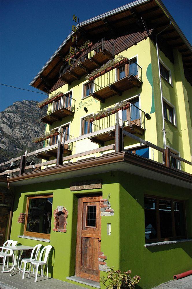 Hotel&Restaurant Armanac De Toubie Arnad Bagian luar foto