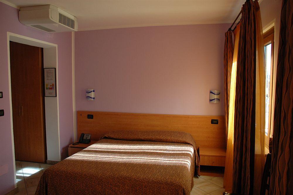 Hotel&Restaurant Armanac De Toubie Arnad Bagian luar foto